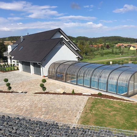 Landhaus Ferienwohnungen Mit Pool Und Wellness Neukirchen-Balbini Luaran gambar