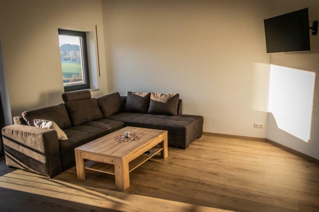 Landhaus Ferienwohnungen Mit Pool Und Wellness Neukirchen-Balbini Luaran gambar
