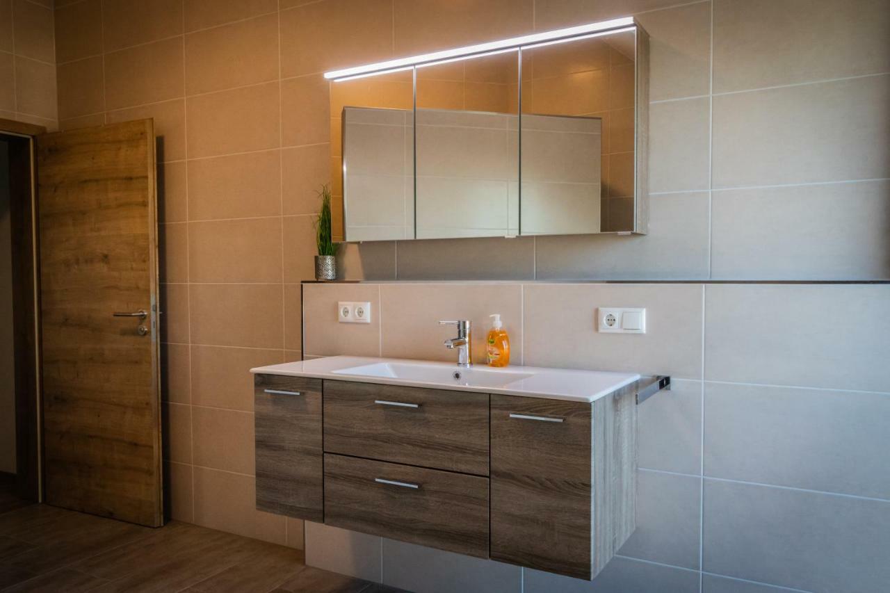 Landhaus Ferienwohnungen Mit Pool Und Wellness Neukirchen-Balbini Luaran gambar