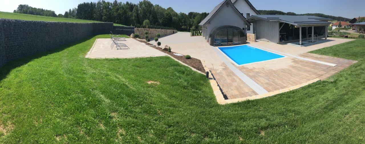 Landhaus Ferienwohnungen Mit Pool Und Wellness Neukirchen-Balbini Luaran gambar
