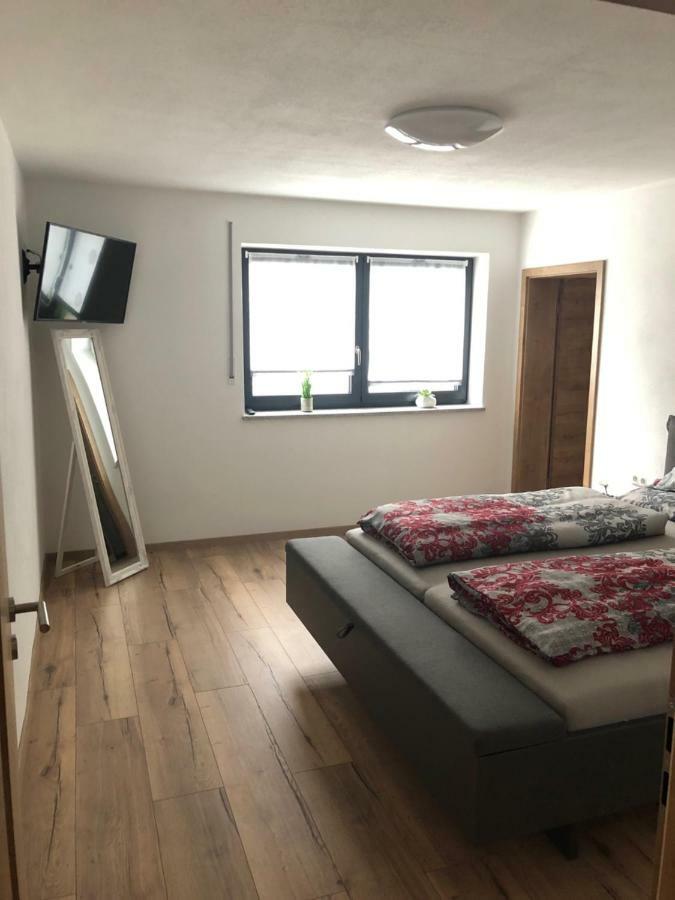 Landhaus Ferienwohnungen Mit Pool Und Wellness Neukirchen-Balbini Luaran gambar