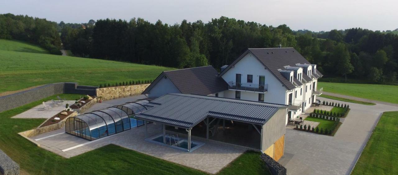 Landhaus Ferienwohnungen Mit Pool Und Wellness Neukirchen-Balbini Luaran gambar